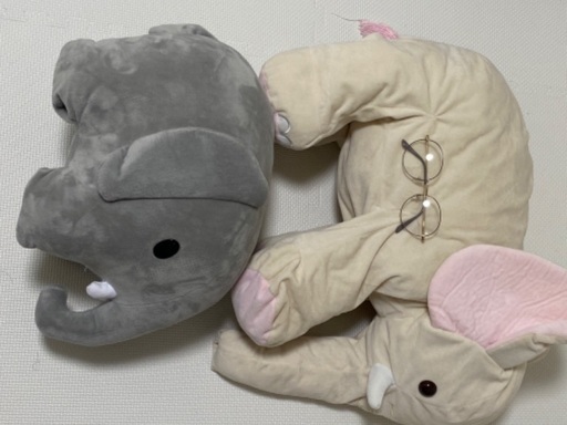 ゾウぬいぐるみ2つ
