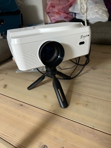 あまり使ってない中古のDxyiitoo プロジェクター1080p