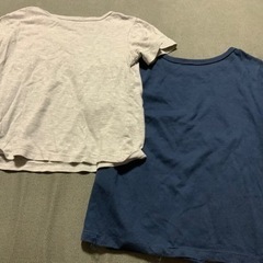 エイチアンドエム　キッズ　Tシャツ　2枚　98〜104センチ 紺のTシャツは糸のほつれあります。の画像
