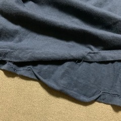 エイチアンドエム　キッズ　Tシャツ　2枚　98〜104センチ 紺のTシャツは糸のほつれあります。の画像
