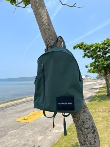 パーソナルカラー緑の人におすすめ【ブランド】Calvin Klein リュック