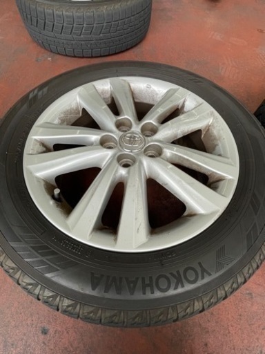 トヨタウィッシュ　スタッドレスタイヤ195.60.R16