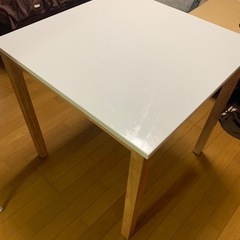 ダイニングテーブル　ニトリ　(正方形 1〜2人用)