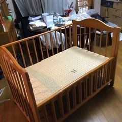 ベビーベッドの画像