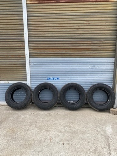 今や希少サイズ　235/70R15 テラノダットサンハイラックス