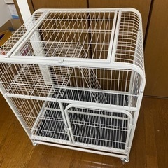 猫用2段ケージ、トイレ付き、移動キャスター付き