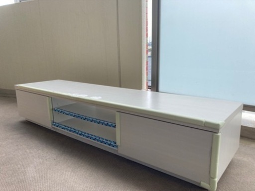 白いテレビ台