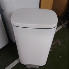 ゴミ箱　ペダルペール　白　50Lくらいです★