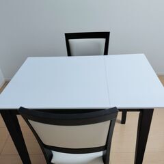 ダイニングテーブル＋椅子２脚　無料　6/25まで