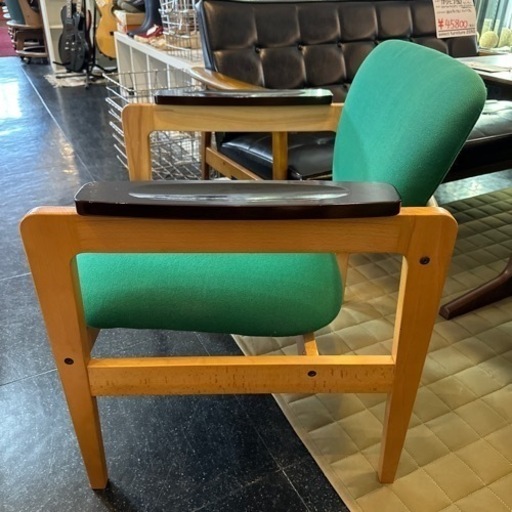 カリモク　ラウンジチェア　家具　椅子