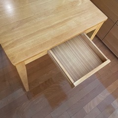 テーブル　引き出し付き　正方形の画像