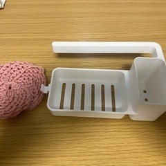 パイプ収納棚とアクリルたわし