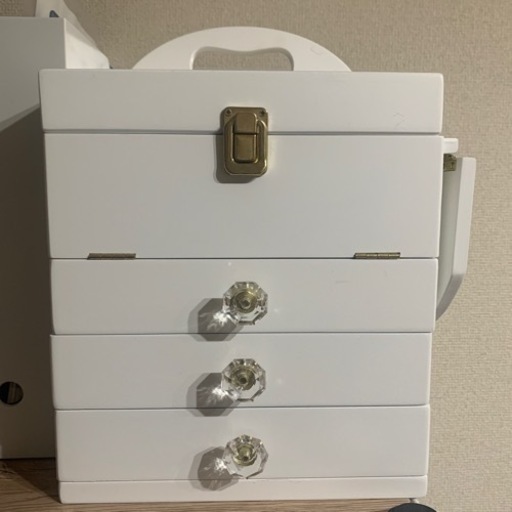 小さなドレッサー