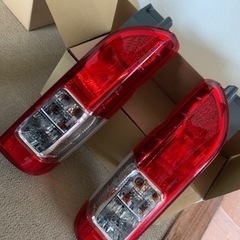 ハイエース純正テールランプ