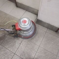 日給8000円保障/床の清掃員/未経験歓迎