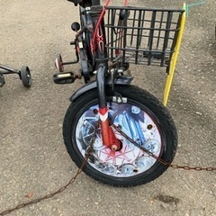 16インチ補助輪付き自転車の画像