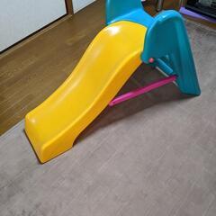 すべり台小さい子ども用