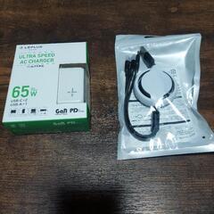 急速充電器とケーブル