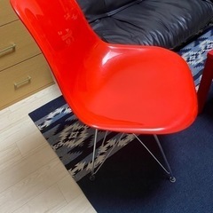 デザインチェア　赤色の画像