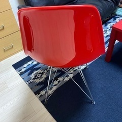 デザインチェア　赤色の画像