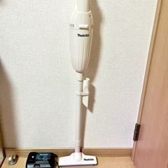 ⭐︎マキタ(Makita) 掃除機 7.2V バッテリ・充電器付...