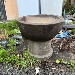 廃棄処分品　石で出来た臼？　石臼？