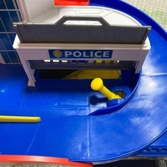 値下げ中！ミニカー消防・警察基地の画像