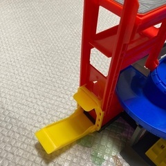 値下げ中！ミニカー消防・警察基地の画像
