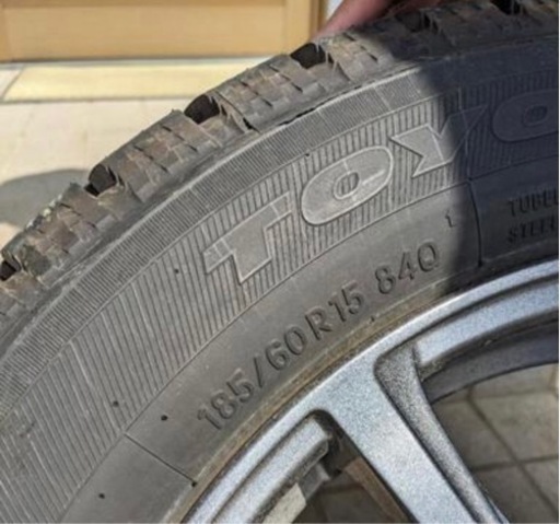 【決まりました】185/60R15 TOYOスタッドレスタイヤ