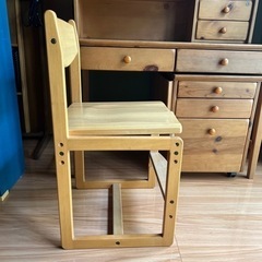 机、椅子の画像