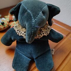 (決まりました)ピアスしたゾウ🐘、カエル🐸、ガネーシャ