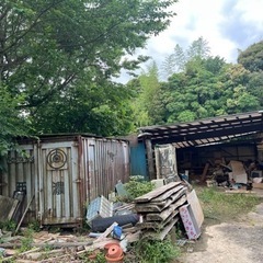 廃棄処分品　スチールコンテナ？コンテナハウスに、倉庫・バイク小屋・車庫・物置・鉄くずの画像