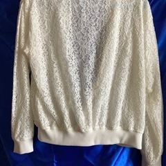 白レース生地のお洒落ジャンパーの画像