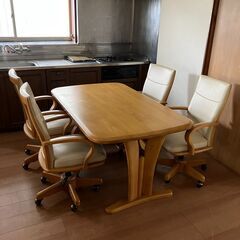 使用感有りますが比較的きれいです