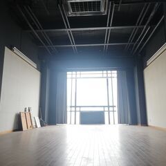 店舗付住居、5階建ての元写真館です。天井高約５ｍのスタジオ＆居住用スペース(６SLDK）ありの一棟ビルです。 − 埼玉県