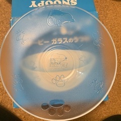 お譲りします！ガラスのうつわ2つ　小皿3枚　小皿1枚の画像