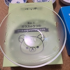 お譲りします！ガラスのうつわ2つ　小皿3枚　小皿1枚の画像