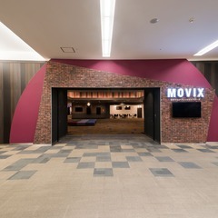 【MOVIX日吉津】映画館スタッフ募集！最新映画もチェックできる人気職種、未経験でもOKなのでアルバイトデビューにもぴったり！学生・フリーター・主婦(夫)と様々な世代が活躍中！シフトは1週間ごと更新なので予定も立てやすい！の画像