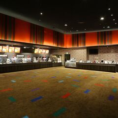 【MOVIX周南】映画館スタッフ募集！最新映画もチェックできる人気職種、未経験でもOKなのでアルバイトデビューにもぴったり！ 学生・フリーター・主婦(夫)と様々な世代が活躍中！シフトは1週間ごと更新なので予定も立てやすい！の画像