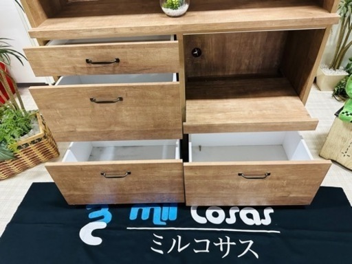 茶色の食器棚！