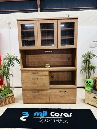 茶色の食器棚！
