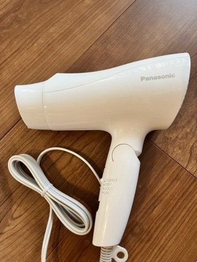 新品　Panasonic ドライヤー　大風量　軽量タイプ　22年製