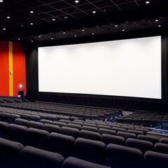 【MOVIX三好】映画館スタッフ募集！最新映画もチェックできる人気職種、未経験でもOKなのでアルバイトデビューにもぴったり！学生・フリーター・主婦(夫)と様々な世代が活躍中！シフトは1週間ごと更新なので予定も立てやすい！の画像