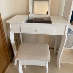 猫脚のドレッサー