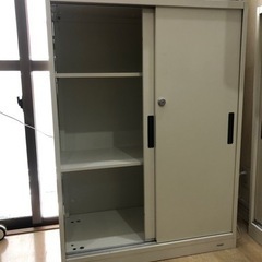 お取引決定しました⭐︎ロッカー　キャビネット　引き違い　鍵付き※2台ございます。台数ご相談ください。の画像