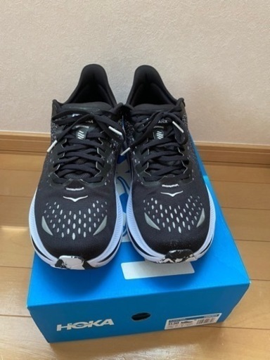HOKA ランニングシューズ