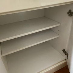 お取引き中。食器棚　0円です。の画像