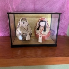 ケース入り夫婦ダルマ、ケース入り日本人形の画像