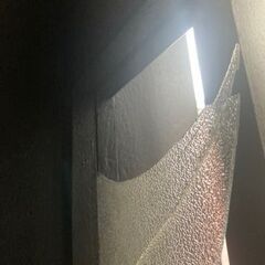 住宅や店舗事務所のガラス破損の修理は 【ガラスの緊急修理サービス...