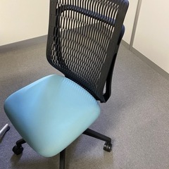 オフィスチェア(青い色　内田)